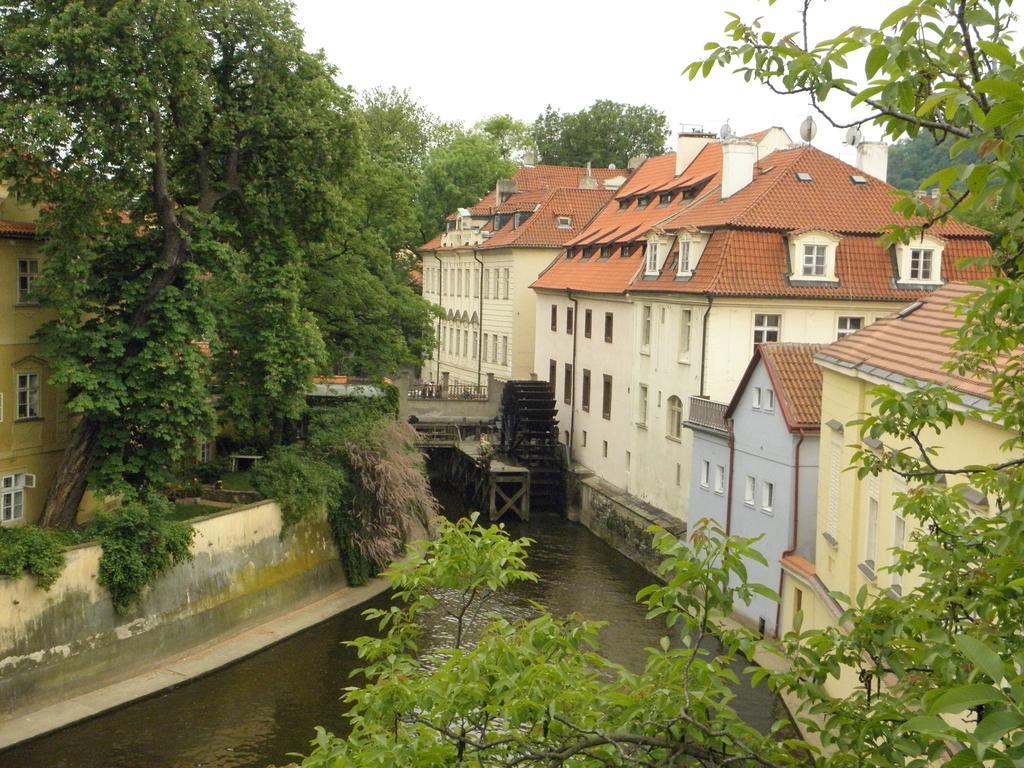 Apartment Dum U Cerneho Beranka Prague Bilik gambar